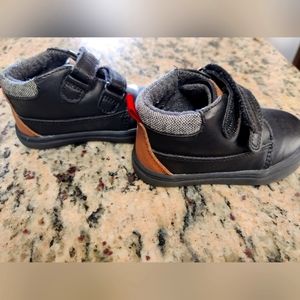 Black toddler size 6 boots